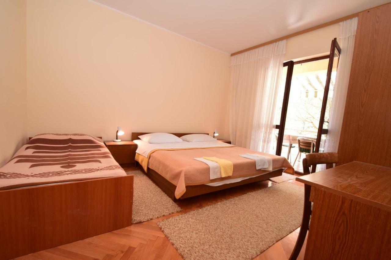 Apartments Ivan Starigrad Paklenica Exterior photo